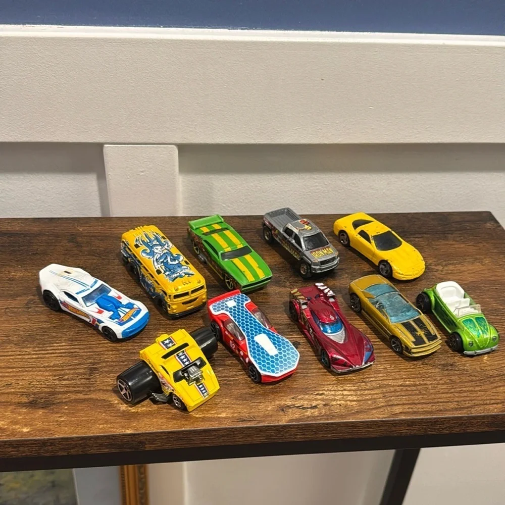 Bundle of 10 Hotwheels / unbranded From year early 2000's